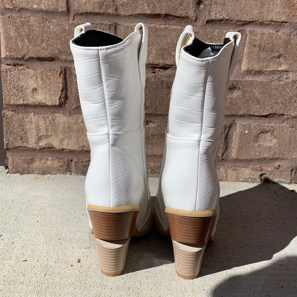 New In Box! White Cowgirl Boots🤠 Various sizes - Picture 4 of 6